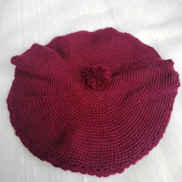 Hand-knitted berret